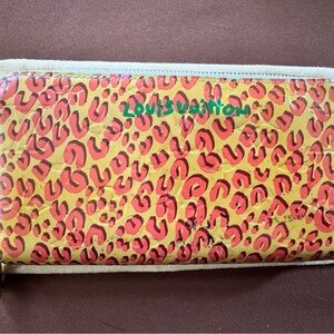 LOUIS VUITTON Limited Edition Blanc Corail Monogram Vernis Leopard Zippy Wallet